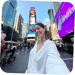 Photo status widget showing a live photo